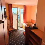 & Restaurant Hanse Kogge 4* Козеров