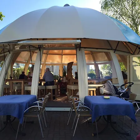 & Restaurant Hanse Kogge מלון